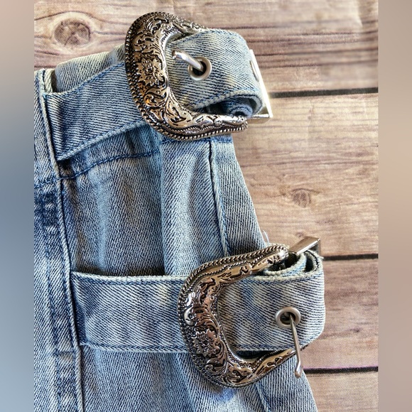 NWT Cloud Ten Side Buckle Denim Mini Skirt-Light Wash - Picture 4 of 6